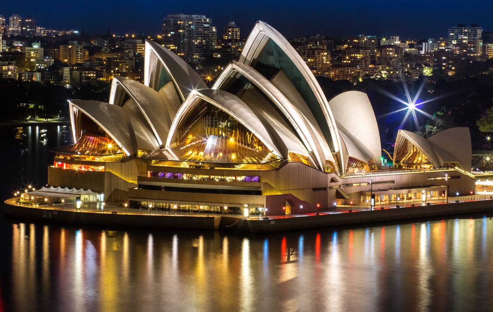 Sydney Opera House - Architecture That Sings (image credits: wikimedia)