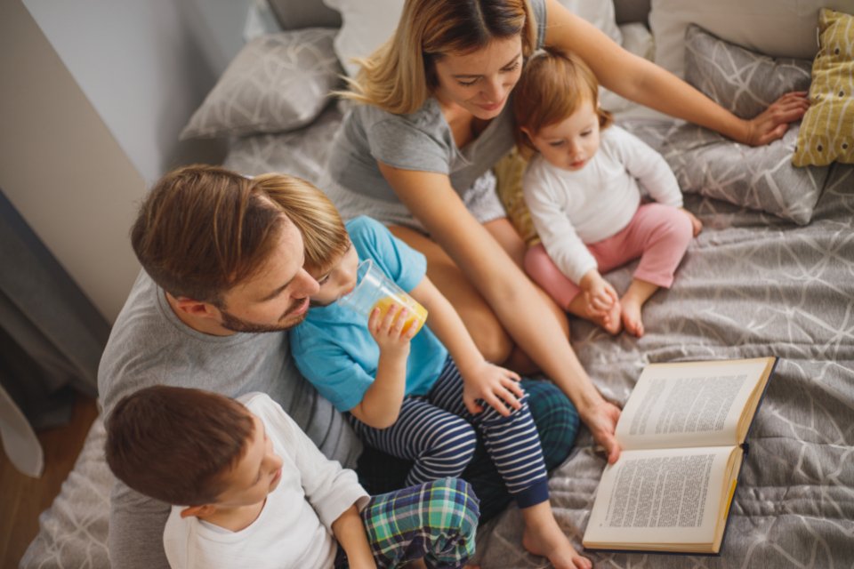 Building Stronger Family Bonds (image credits: stocksnap)