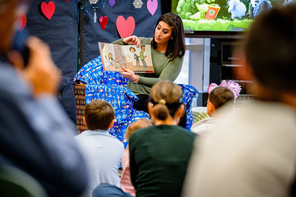 The Lost Art of Reading Aloud - Why We Should Bring It Back