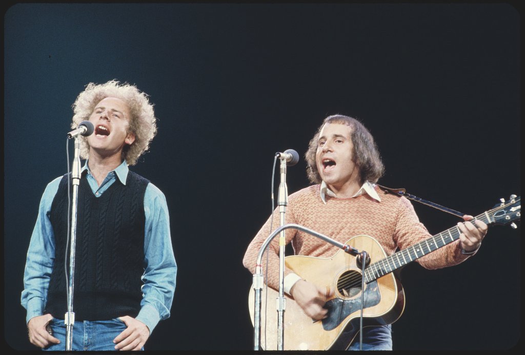 Simon & Garfunkel – The Sound of Silence (Originally by Simon solo version) (image credits: This image  is available from the United States Library of Congress's Prints and Photographs division under the digital ID gtfy.03573.This tag does not indicate the copyright status of the attached work. A normal copyright tag is still required. See Commons:Licensing., Public domain, https://commons.wikimedia.org/w/index.php?curid=133945610)