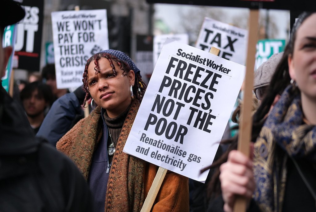 Wealth Gaps and Social Explosions (image credits: flickr)