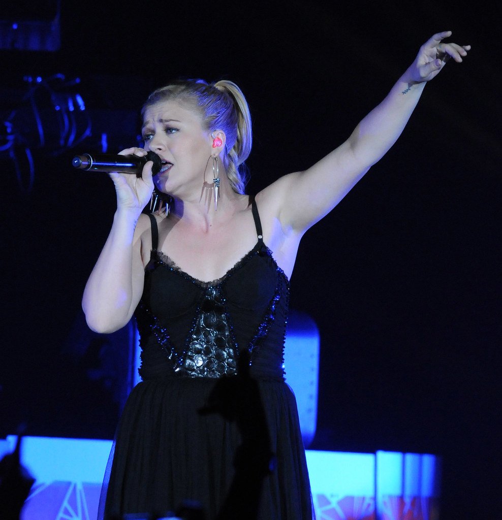 Kelly Clarkson’s Because of You and confronting family pain (image credits: flickr)