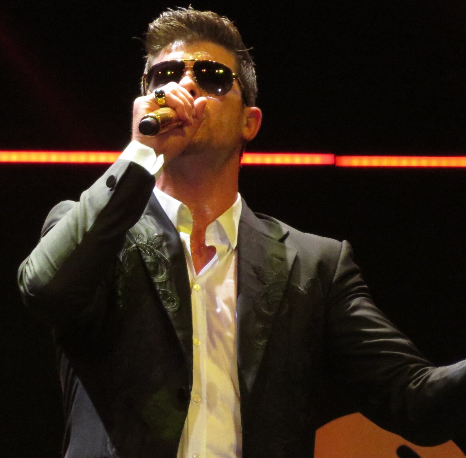 Blurred Lines by Robin Thicke featuring Pharrell Williams (image credits: Flickr: IMG_6563, CC BY 2.0, https://commons.wikimedia.org/w/index.php?curid=31645865)