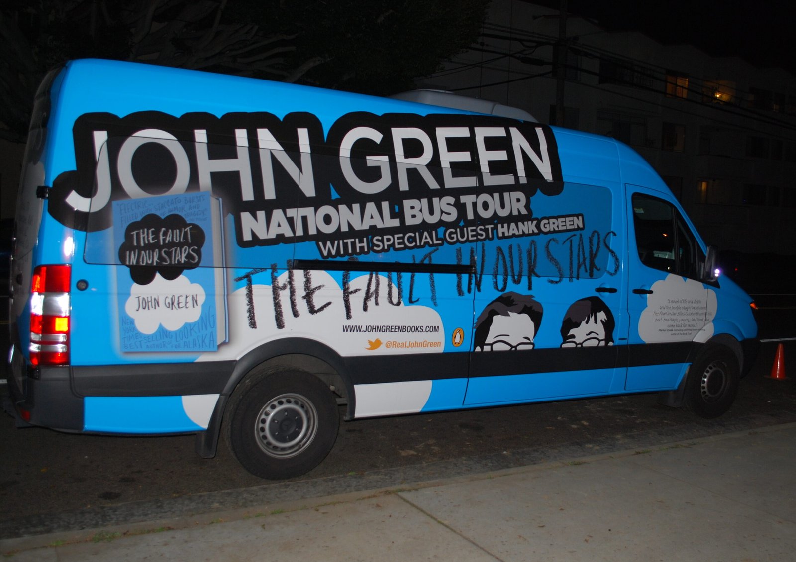 The Fault in Our Stars by John Green (image credits: By Genevieve, CC BY 2.0, https://commons.wikimedia.org/w/index.php?curid=120914644)