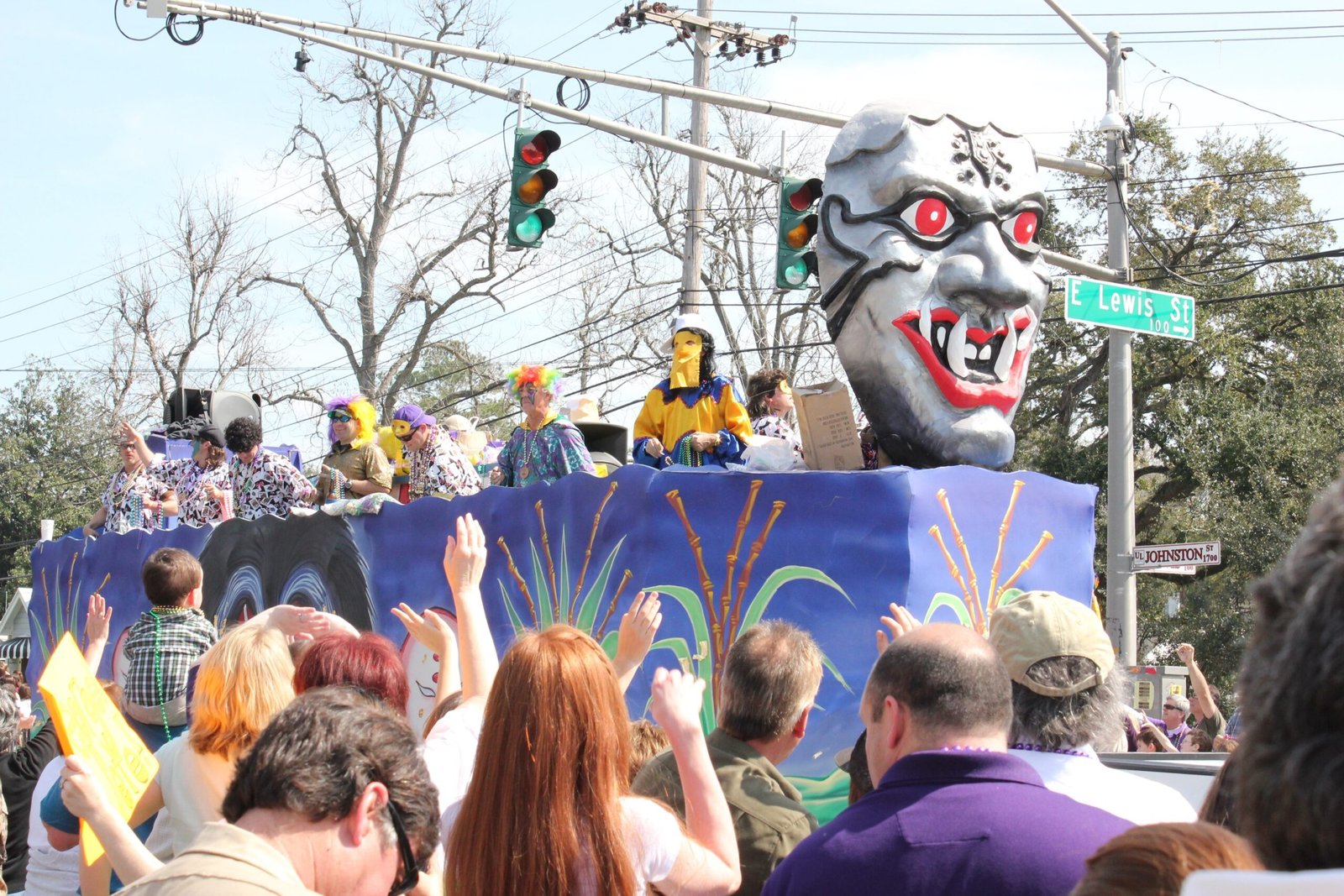 Mardi Gras - New Orleans' Endless Party (image credits: By Catherine Roche-Wallace, CC BY 2.0, https://commons.wikimedia.org/w/index.php?curid=87135535)