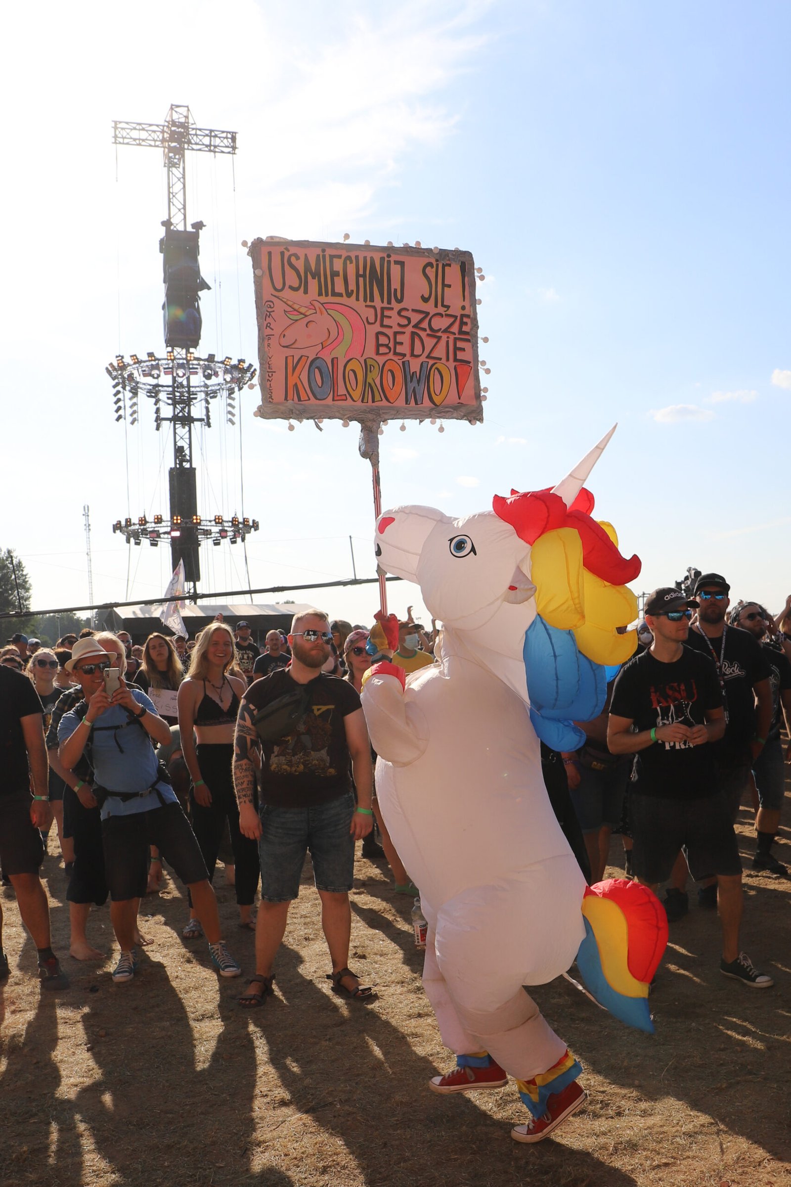 The 10-Foot-Tall Inflatable Unicorn (image credits: wikimedia)