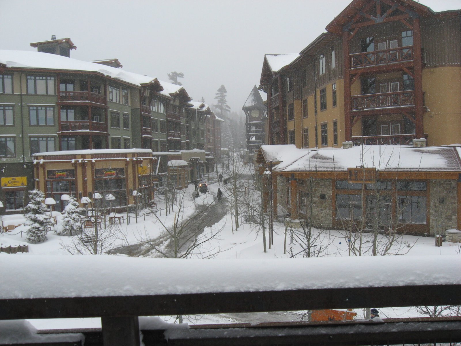 Oktoberfest's Unexpected Early Snow (image credits: wikimedia)