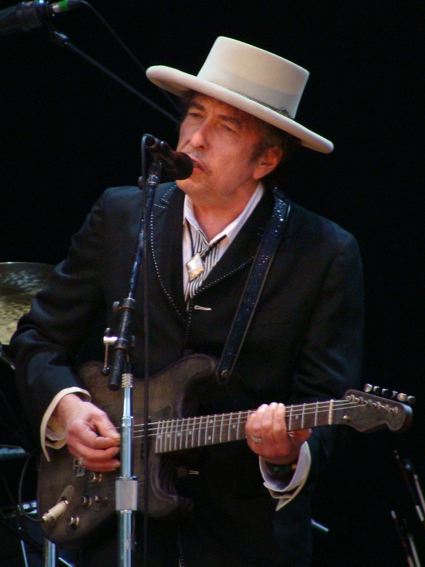 Bob Dylan - Blood on the Tracks (1975) (Image Credits: Wikimedia)