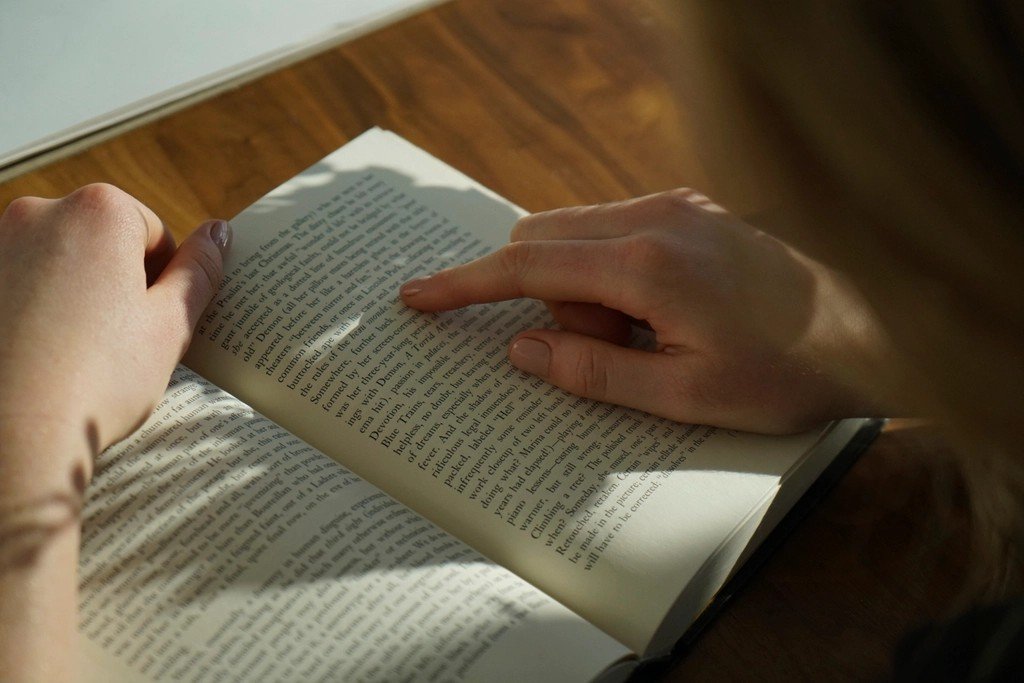 Building Your Reading Momentum (Image Credits: Rawpixel)