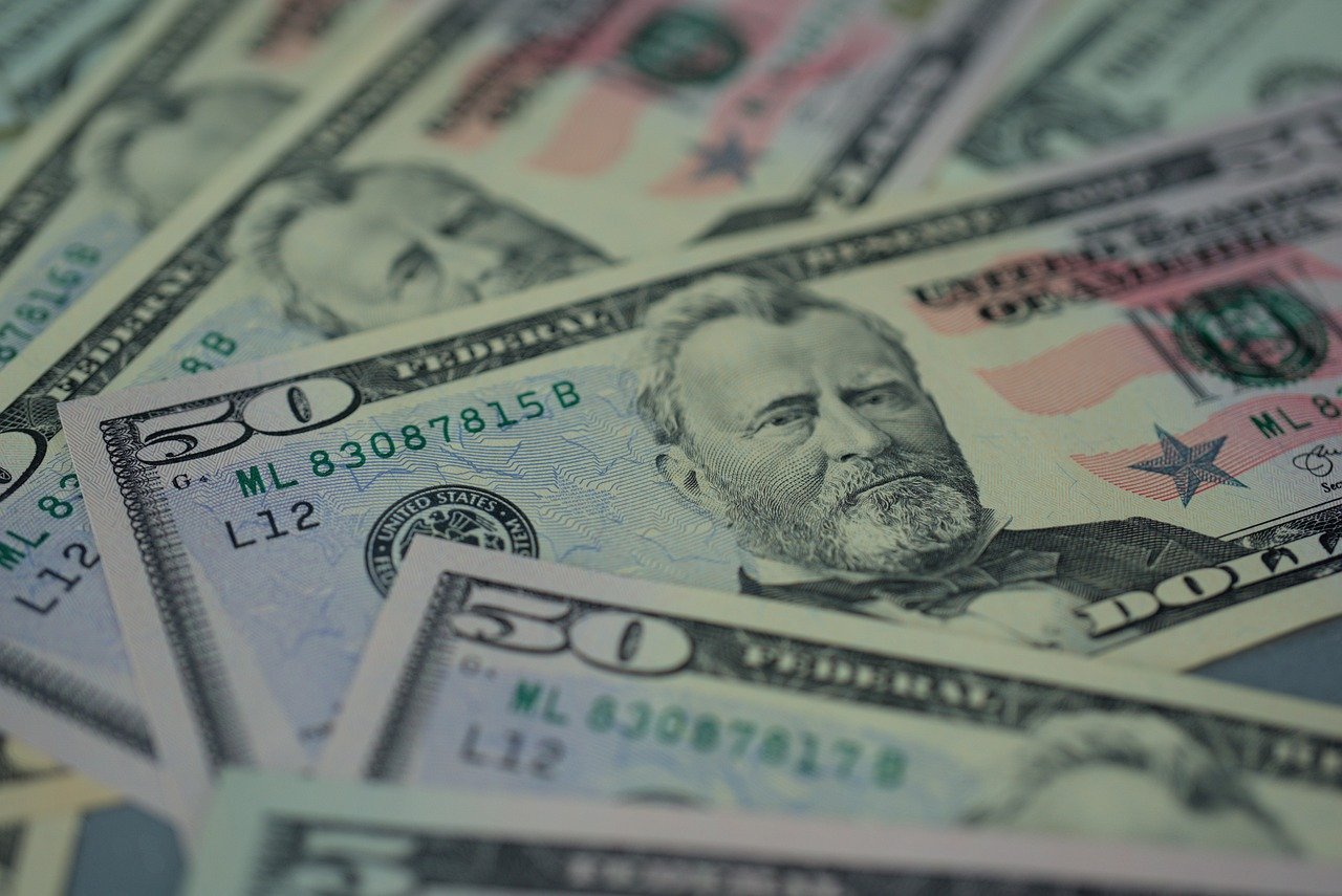 Your Paycheck Depends Heavily on Where You Live (Image Credits: Pixabay)