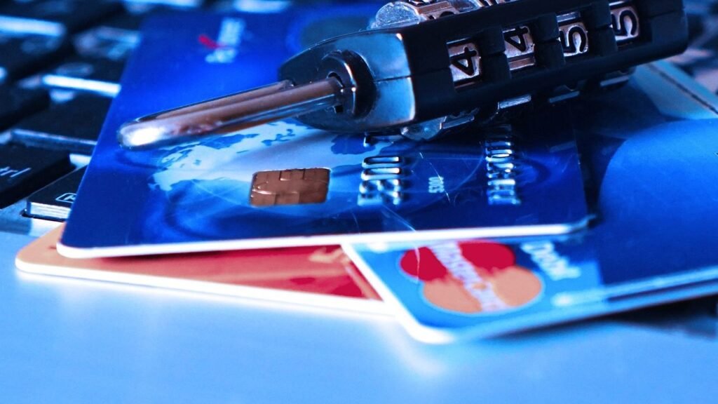 Credit Card Scam Inside the USPS? - Florida Postal Worker Arrested for Stealing & Misusing Elderly Victim's Cards