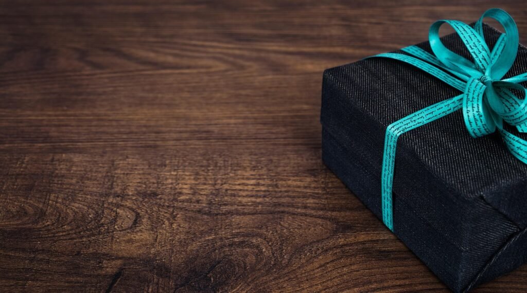 Why Books Make the Perfect Last-Minute Holiday Gift in 2025
