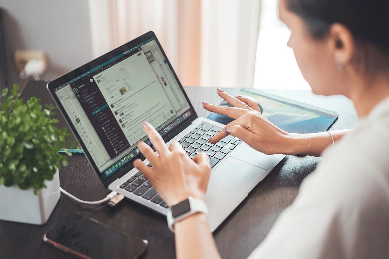 The Remote Work Revolution and Rural Possibilities (Image Credits: Pixabay)