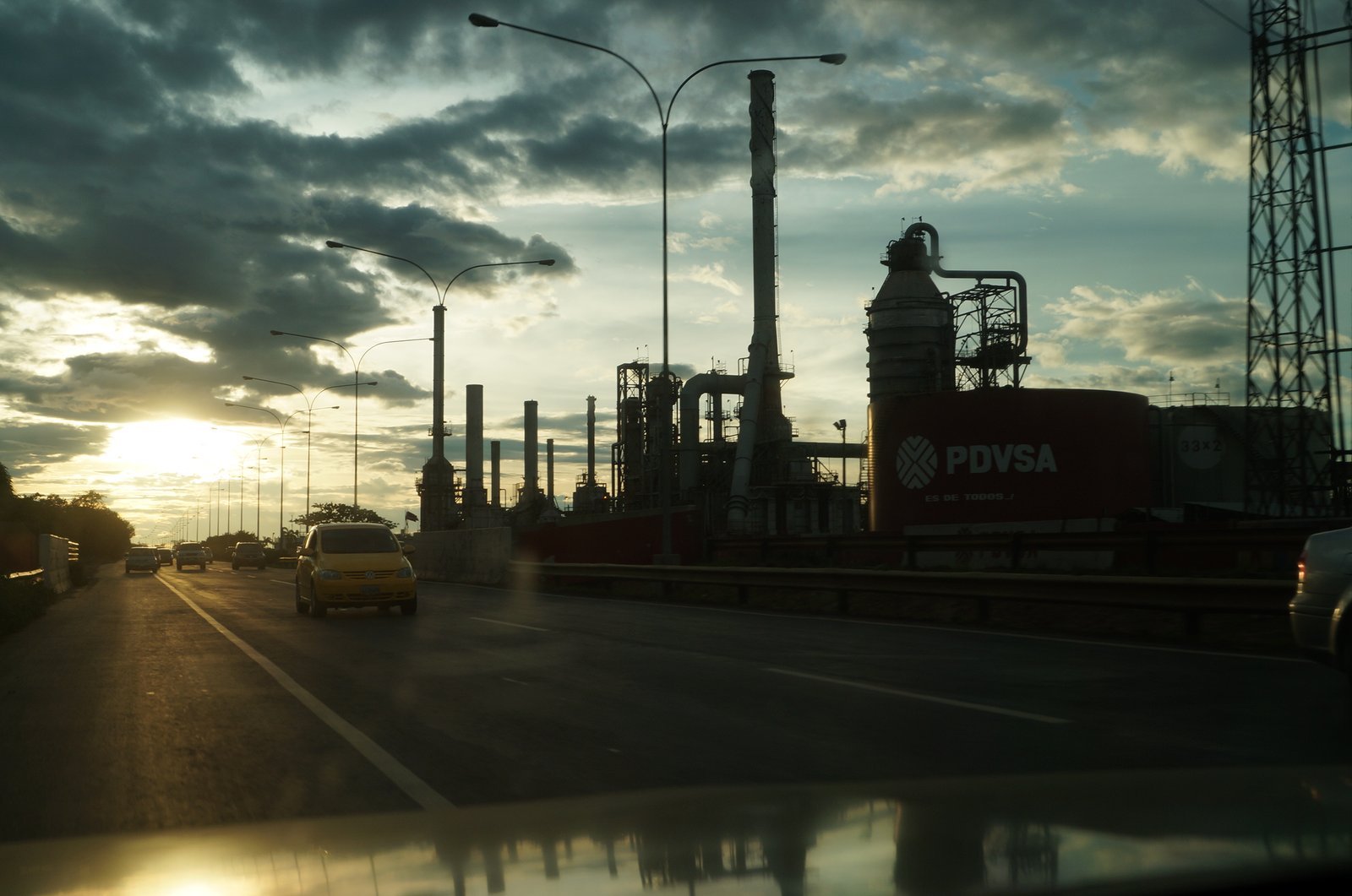 The Cost of Bringing Venezuelan Oil Back (Image Credits: Wikimedia)
