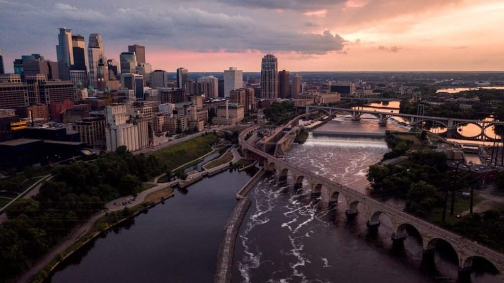 Federal Agent Fatally Shoots Minneapolis Woman, Igniting Protests Nationwide