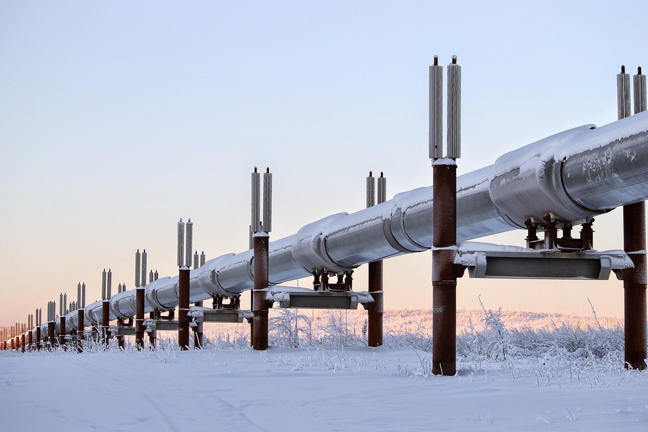 Engineering the Impossible Across Frozen Ground (Image Credits: Pixabay)