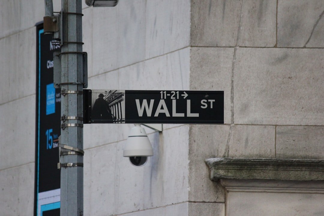 The Fake Wall Street Office Scam: Suits, Receptionists, and Delusions of Legitimacy (Image Credits: Unsplash)