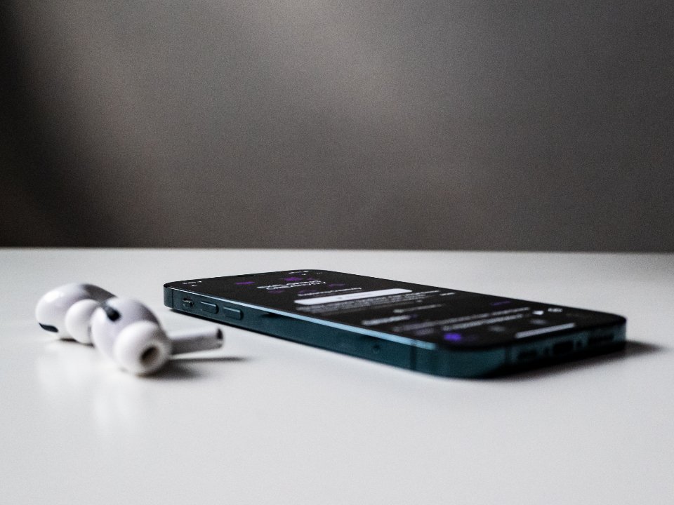 The Dark Side: When Virality Eats Artistry (Image Credits: Stocksnap)