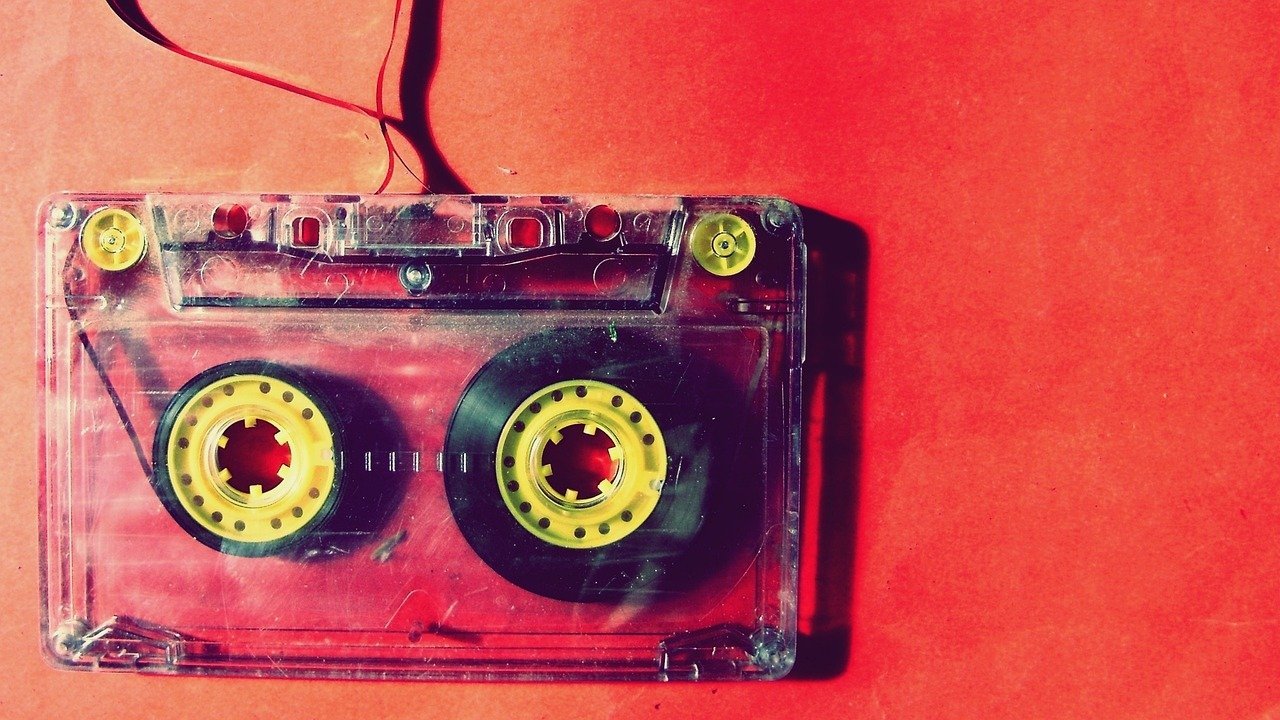 2. Tape Saturation: The Beautiful Accident (Image Credits: Pixabay)