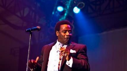 12 Slow Dance Songs from the ’70s We’ll Never Forget