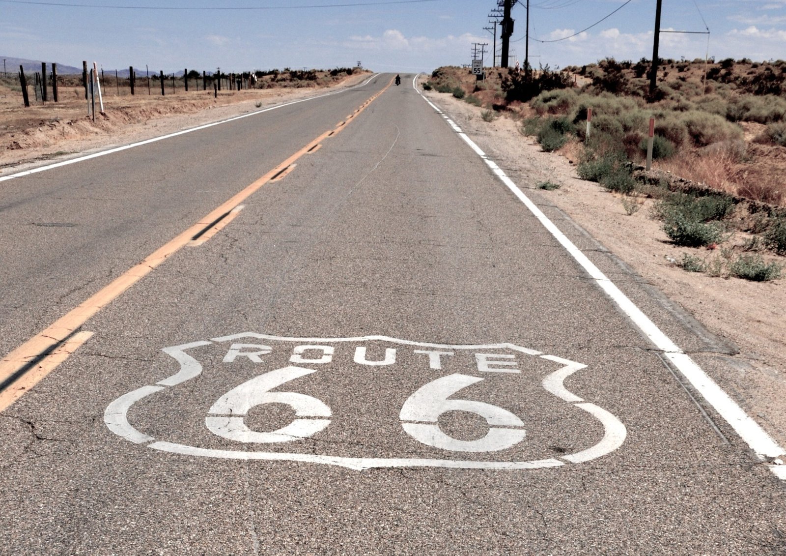 10. Route 66 Relics: Catoosa, Oklahoma to Hackberry, Arizona (By David Thornell, CC BY-SA 4.0)