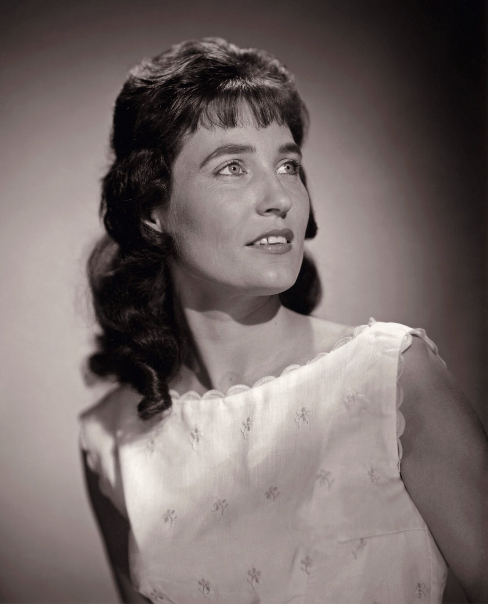4. Loretta Lynn – The Pill (1975) (This image  is available from the United States Library of Congress's Prints and Photographs division under the digital ID ppmsca.73788.This tag does not indicate the copyright status of the attached work. A normal copyright tag is still required. See Commons:Licensing., Public domain)