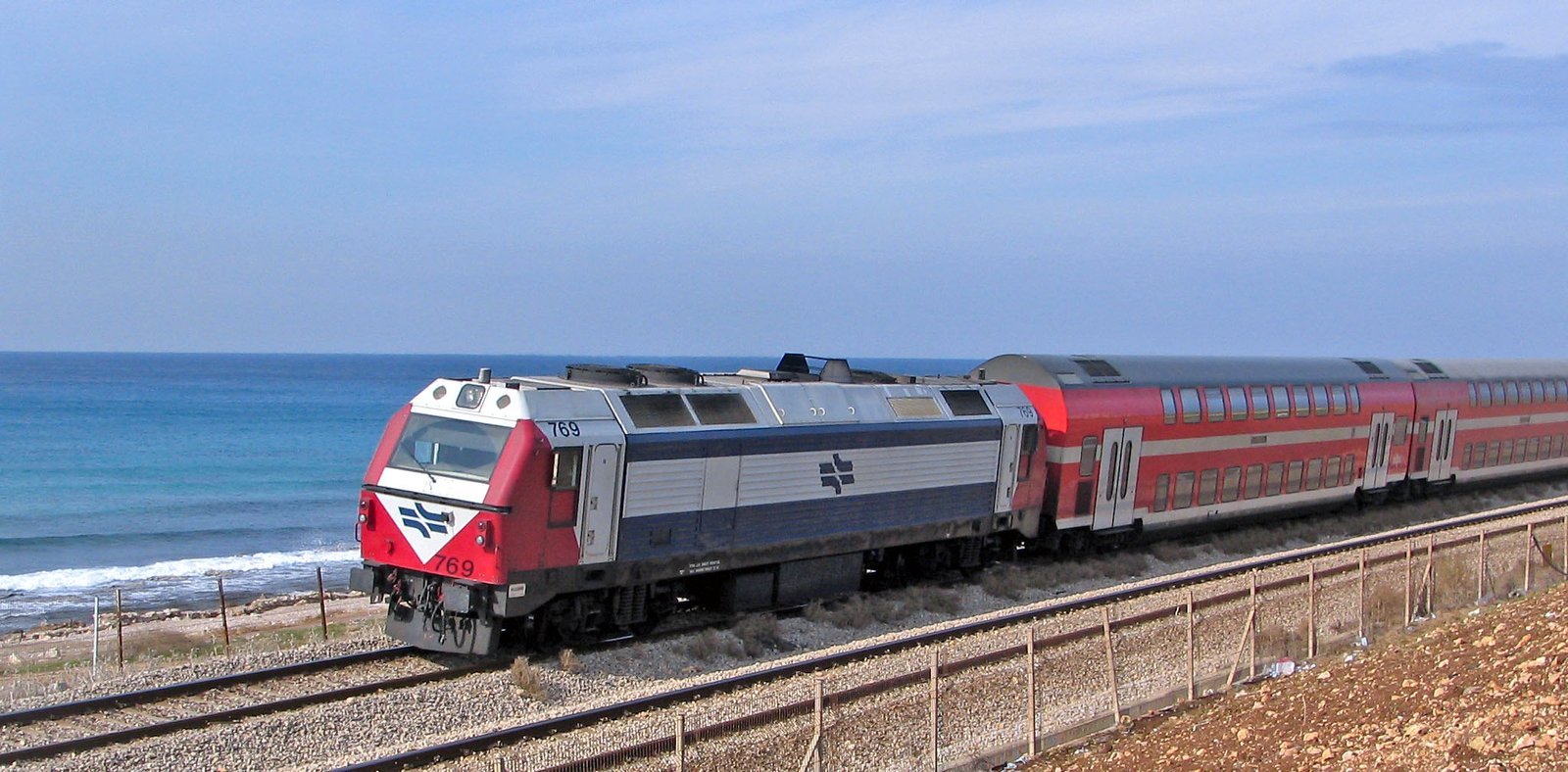 4. The Coast Starlight: Los Angeles to Seattle (By Alexander Lysyi, CC BY-SA 3.0)