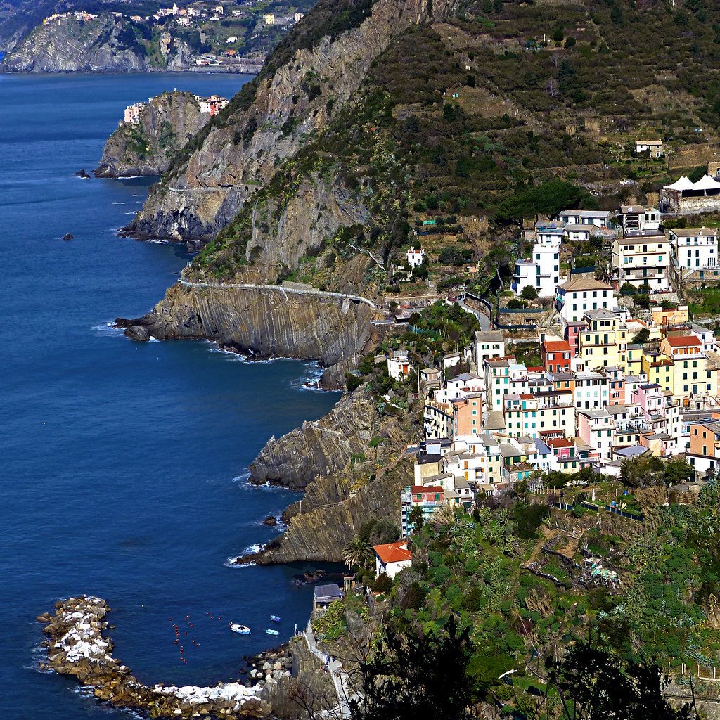 6. Cinque Terre, Italy: Five Villages, Infinite Charm (pom'., Flickr, CC BY-SA 2.0)