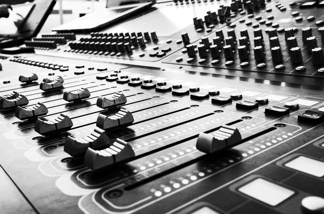 Fact 5: The Recording Night Was Cleverly Timed to the American Music Awards (Image Credits: Unsplash)