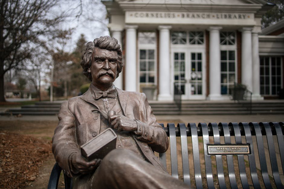Mark Twain and Halley's Comet: A Man Who Predicted His Own Death (Image Credits: Pexels)