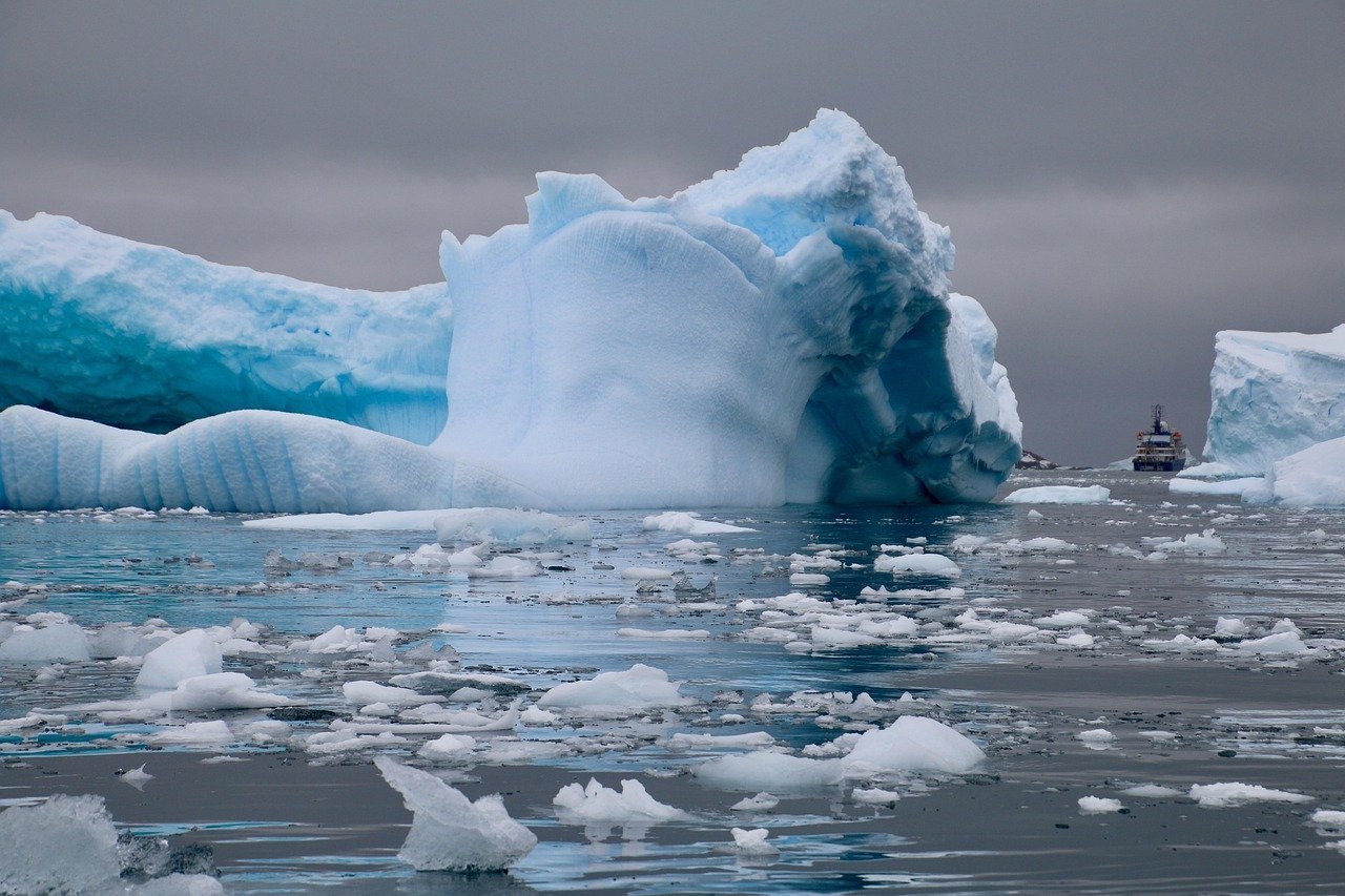 1. Morgan Robertson's "Futility" and the Sinking of the Titanic (Image Credits: Pixabay)