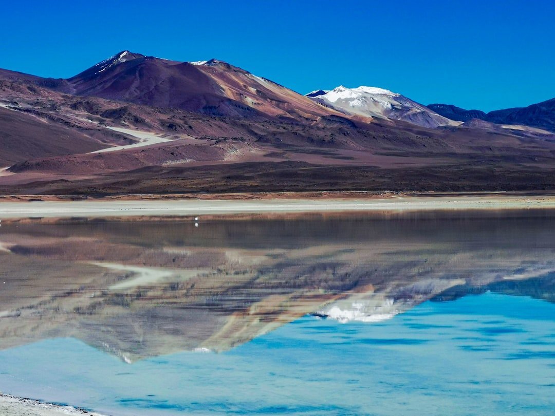 Salar de Uyuni, Bolivia: The Mirror at the Top of the World (Image Credits: Unsplash)
