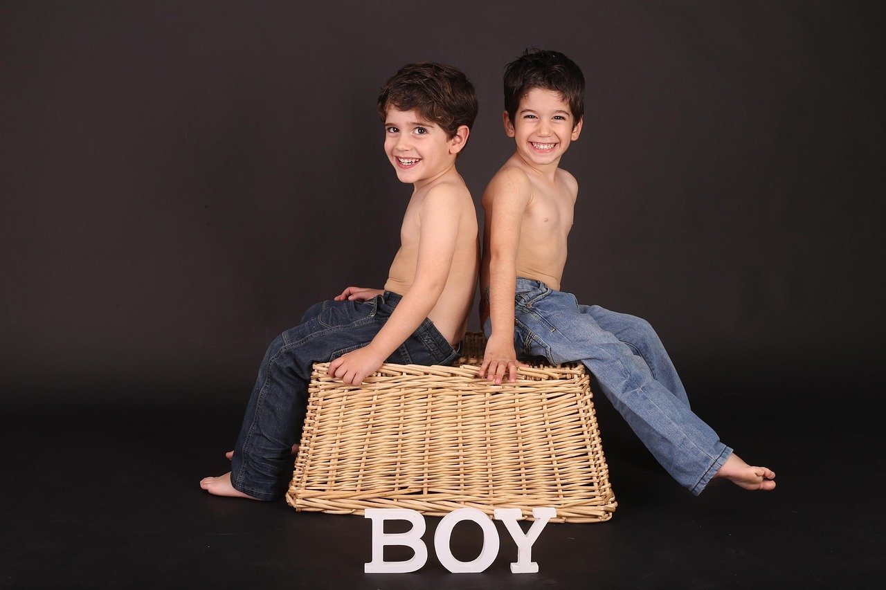 10. The Jim Twins: Two Strangers Living the Exact Same Life (Image Credits: Pixabay)