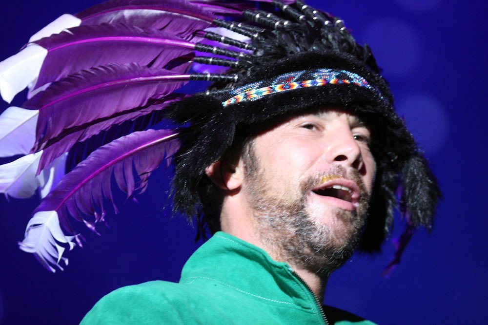 7. Jamiroquai – "Virtual Insanity" (1996): VR Headsets and Algorithmic Rabbit Holes (Eva Rinaldi Celebrity Photographer, Flickr, CC BY-SA 2.0)