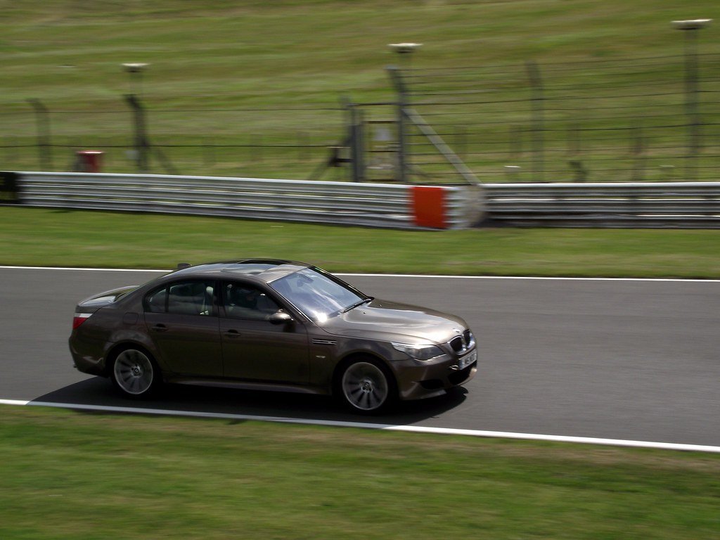 2006–2010 BMW M5 (BiTurbo228, Flickr, CC BY 2.0)