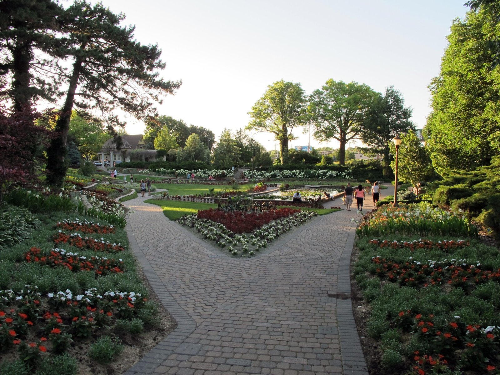 3. Lauritzen Gardens, Nebraska (By Hanyou23, CC BY-SA 4.0)