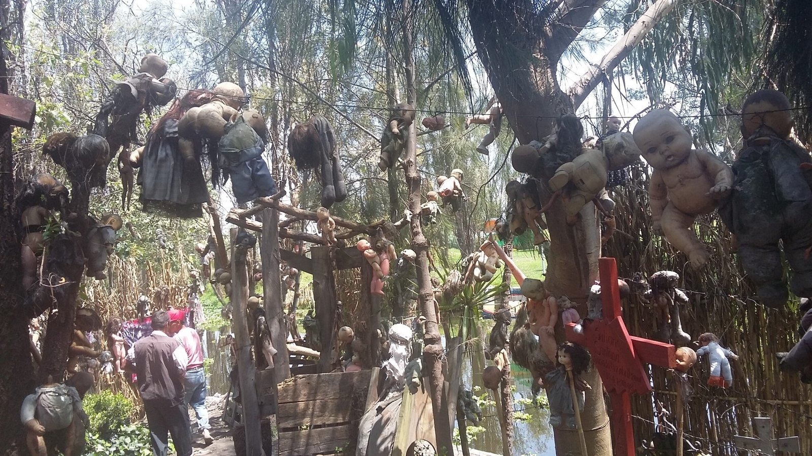 1. Isla de las Muñecas (Island of the Dolls), Mexico City (By Evacatrin, CC BY-SA 4.0)