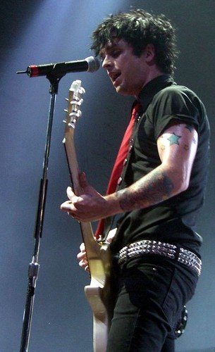 6. "Good Riddance (Time of Your Life)" - Green Day (1997) (From http://www.greendayauthority.com/photos/37708/full/  -  en:User:Coelacan has autolevelled and cropped the image using GIMP., CC BY-SA 2.0)