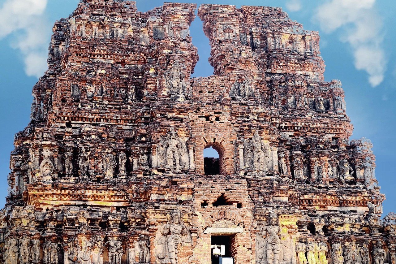 Hampi, India: A Kingdom of Boulders and Ruins (Image Credits: Pixabay)