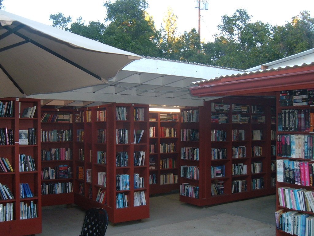 Bart’s Books, Ojai, California, USA (Image Credits: Flickr)