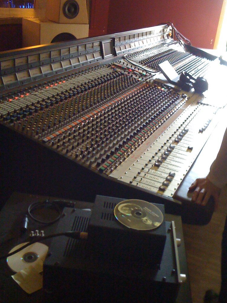 Inside the Recording Session (dave.kobrehel, Flickr, CC BY 2.0)