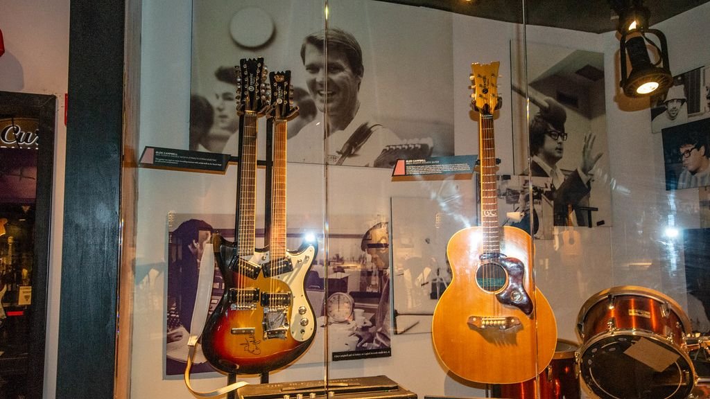 The Sad Truth Behind Glen Campbell's "I'm Not Gonna Miss You"