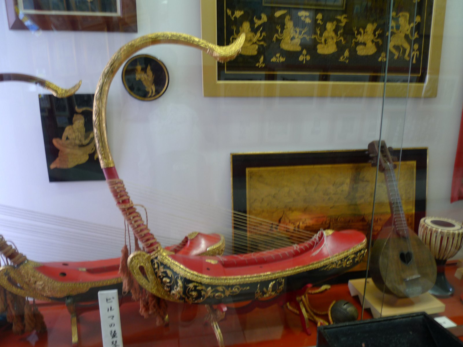 5. The Saung: Myanmar's Sacred Curved Harp (By Motokoka, CC BY-SA 4.0)