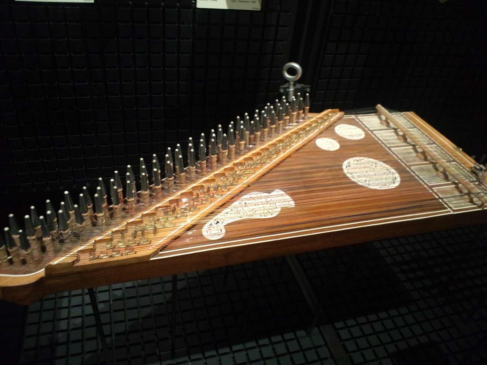 7. The Qanun: The Middle East's 1,000-Year-Old Lap Zither (By Yanajin33, CC BY-SA 3.0)