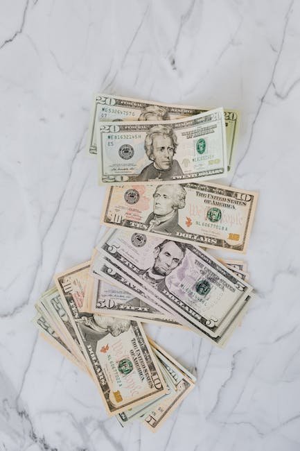 All Dollar Bills Look Alike (Image Credits: Pexels)