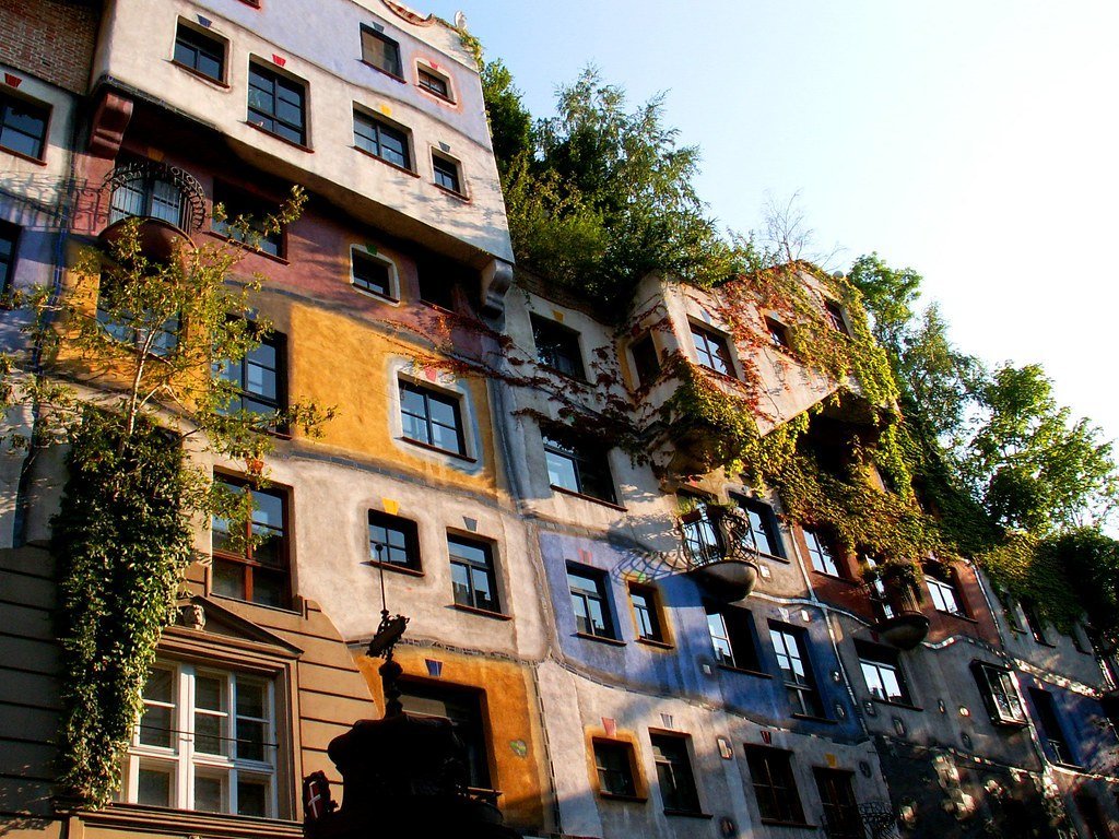 2. Hundertwasserhaus, Vienna, Austria (Pedro Nuno Caetano, Flickr, CC BY 2.0)