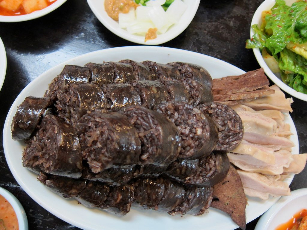 The Strange Feast (eekim, Flickr, CC BY 2.0)