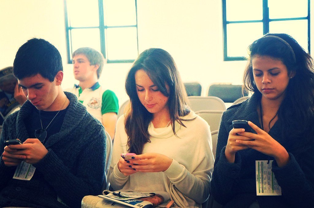 Umberto Romano's iPhone Glimpse (clasesdeperiodismo, Flickr, CC BY-SA 2.0)