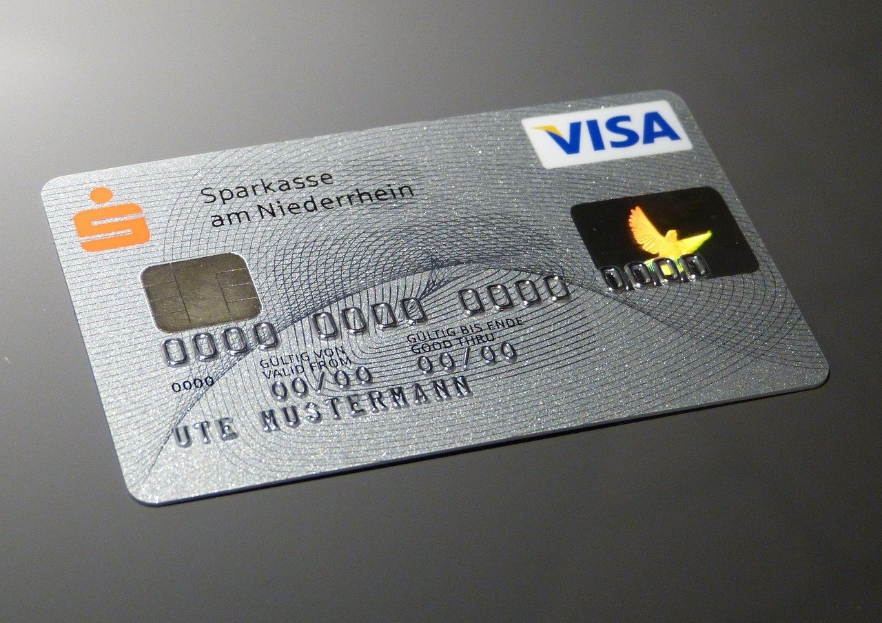 12. Rely Solely on Credit Cards (Image Credits: Pixabay)