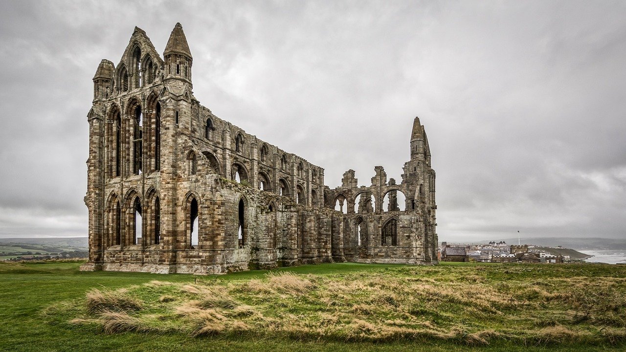 Whitby, North Yorkshire, England (Image Credits: Pixabay)